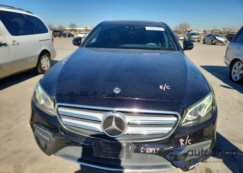 2018 Mercedes-Benz E 300 4Matic z USA, uszkodzony, nr VIN WDDZF4KB5JA372107